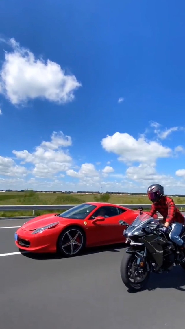法拉利跑车视频豪车飙车_法拉利飙车案_法拉利高速公路飙车视频