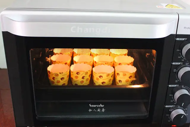 烤箱蛋糕配方比例表_蛋糕配方烤箱比例表图片_蛋糕的做法烤箱比例