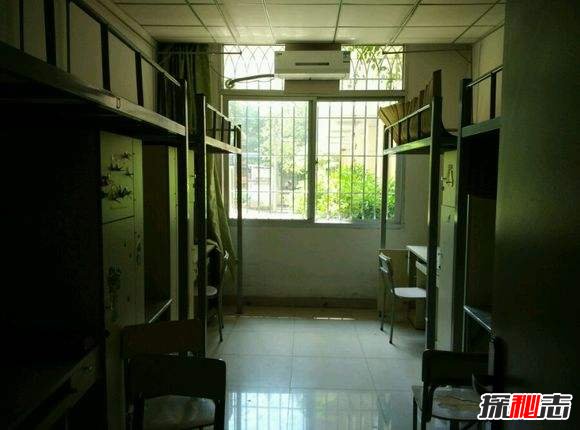 逃出闹鬼的学校下载_逃出闹鬼的学校中文版_逃出学校恐怖游戏